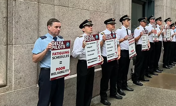 Airline Pilots Grounded After Being Vaxxed.
